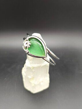 Solvar Claddagh Bracelet – Green Tear Drop Stone – Rhodium Plated